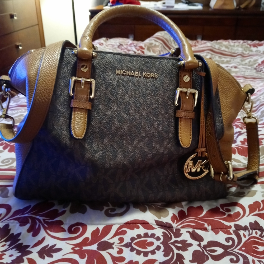 Micheal Kors Purse/Crossbody